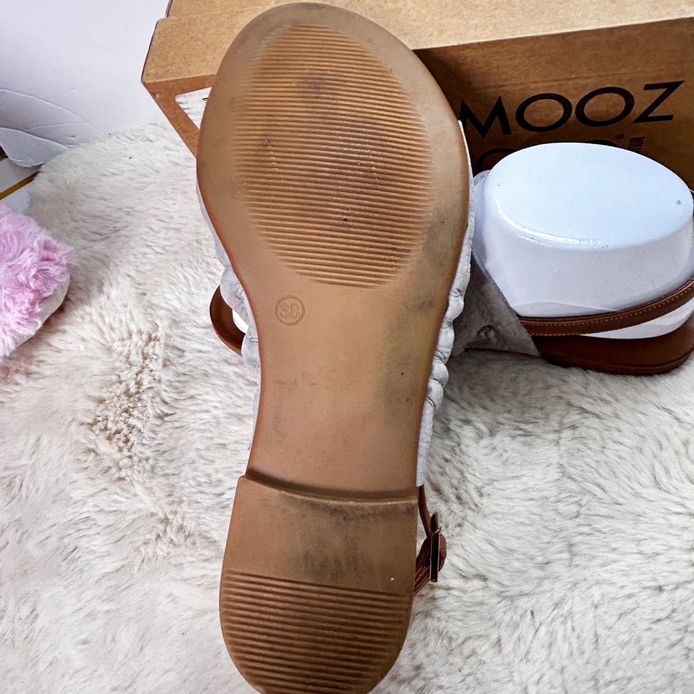 Miz Mooz Rian Sandal Grey Leather Flat Toe Ring Ankle Strap Women Size 38 - Picture 5 of 10